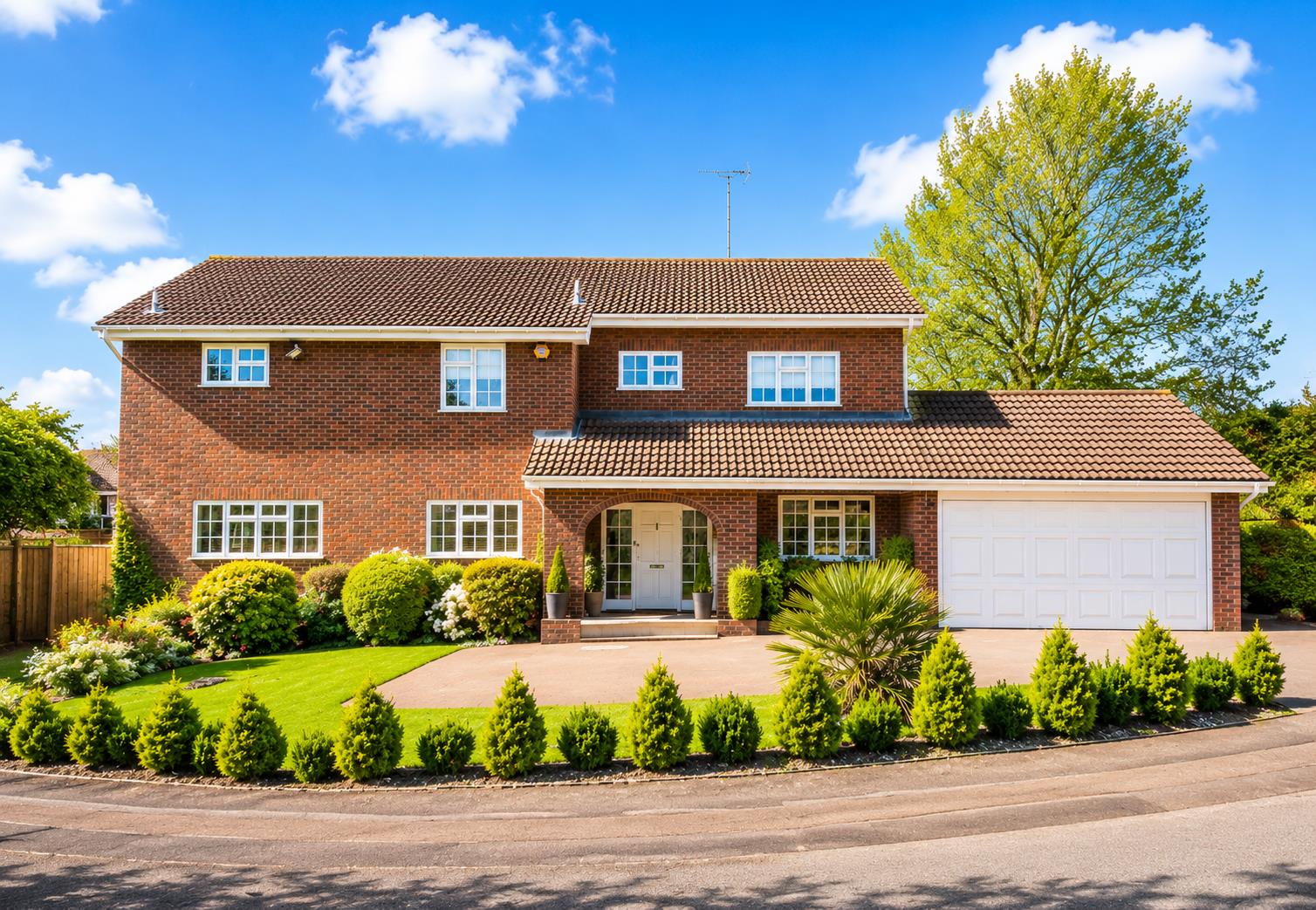 5 bed property in Coombehurst Close, Barnet, EN4, Barnet